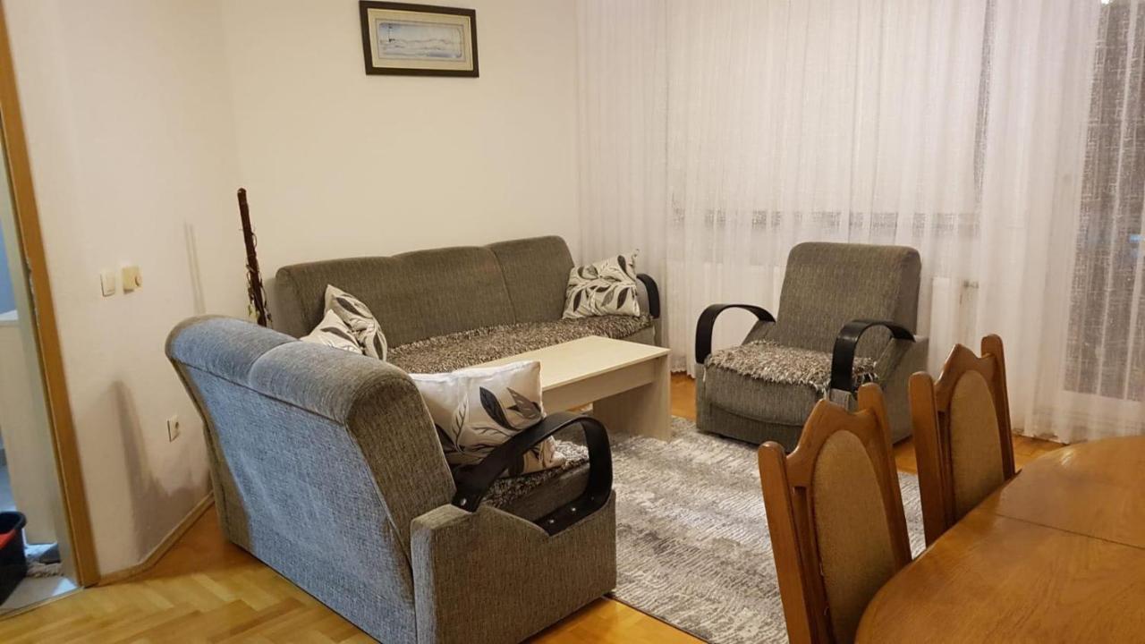 Redon Apartment 普里什蒂纳 外观 照片