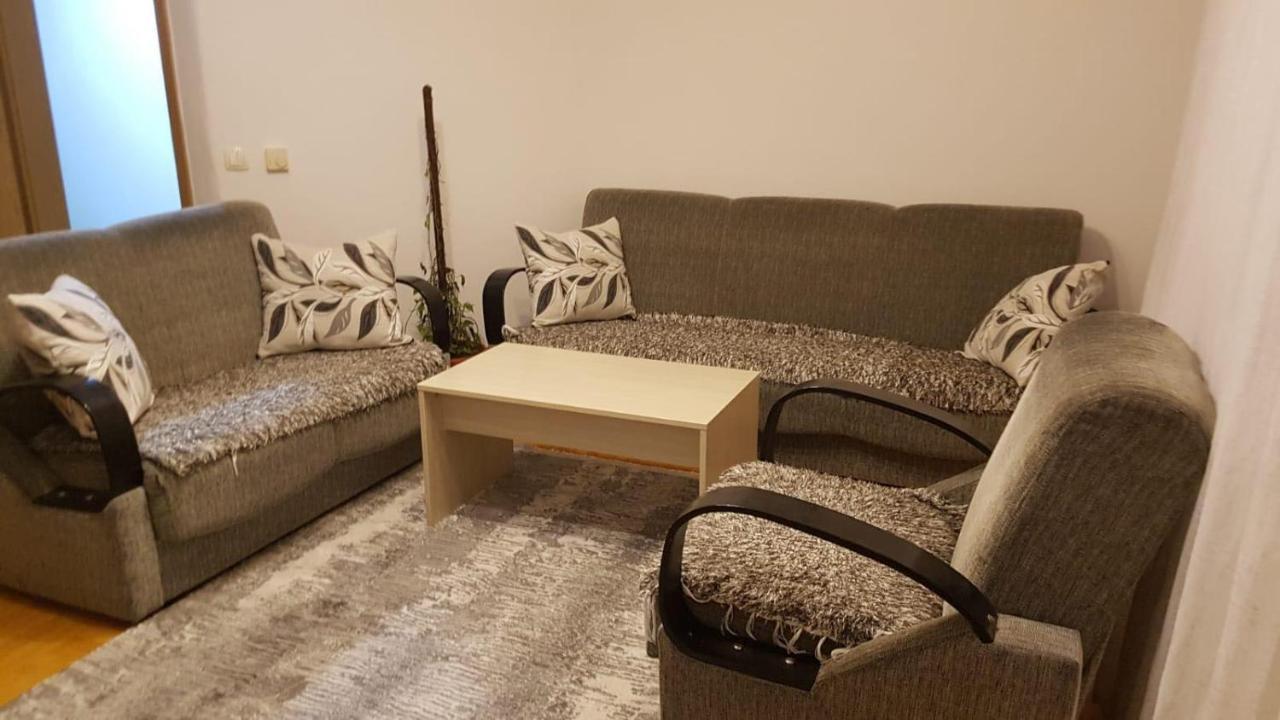 Redon Apartment 普里什蒂纳 外观 照片