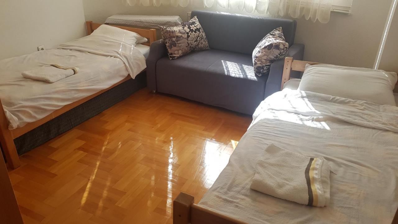 Redon Apartment 普里什蒂纳 外观 照片